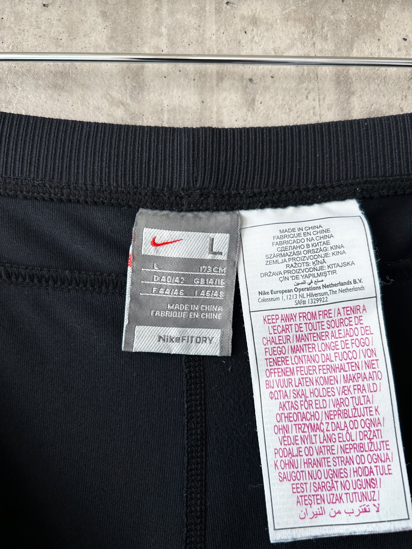Nike black stretch nylon capri leggings with red piping