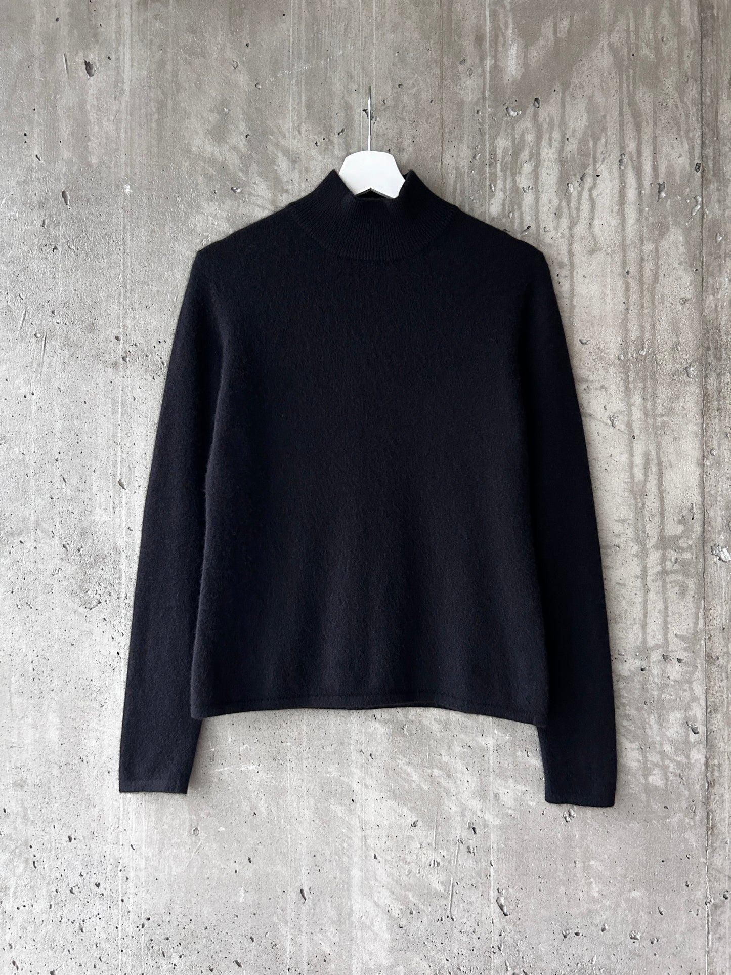 Della Spiga black cashmere knit mock neck sweater