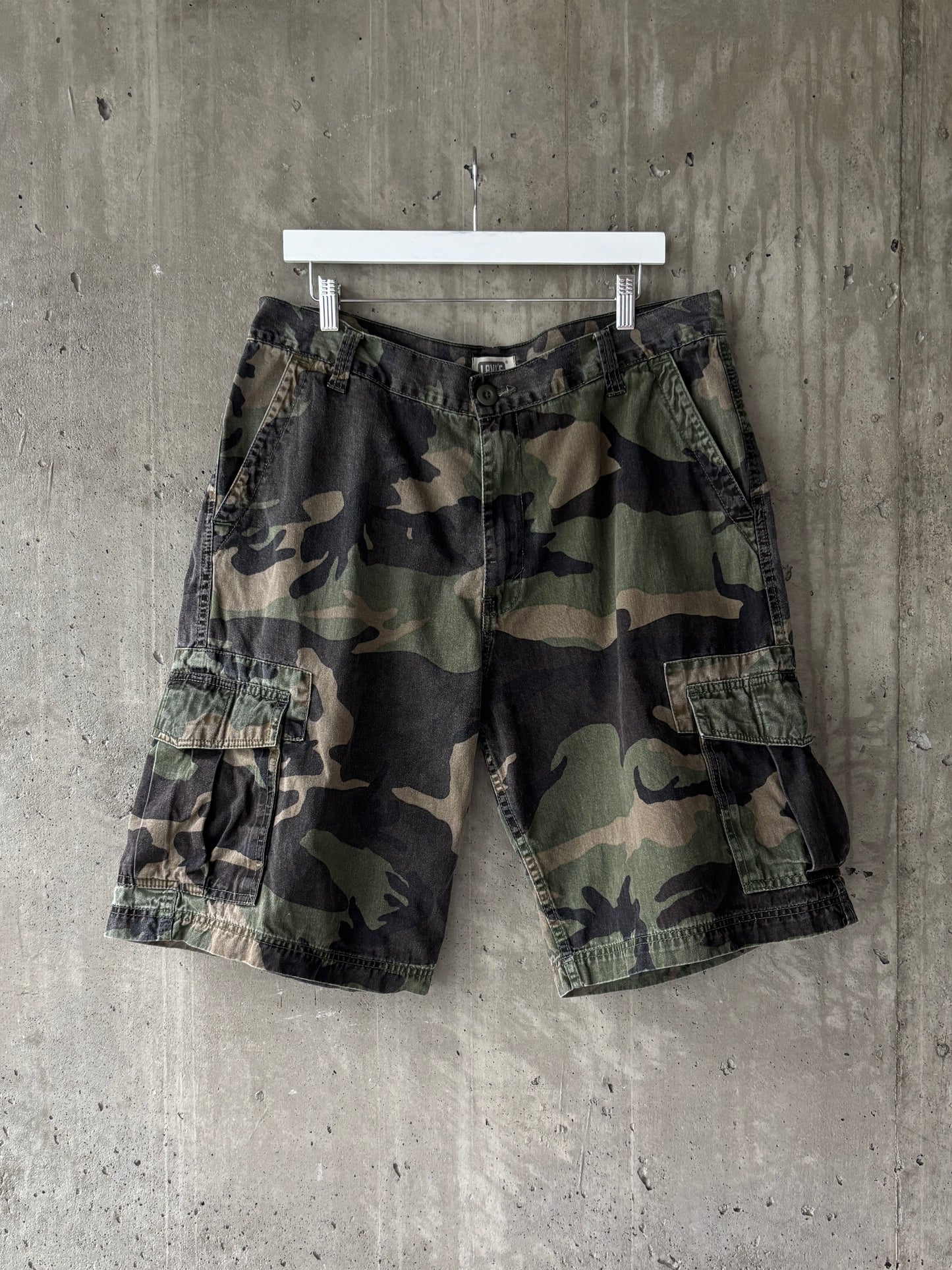 Levi's camo cargo shorts