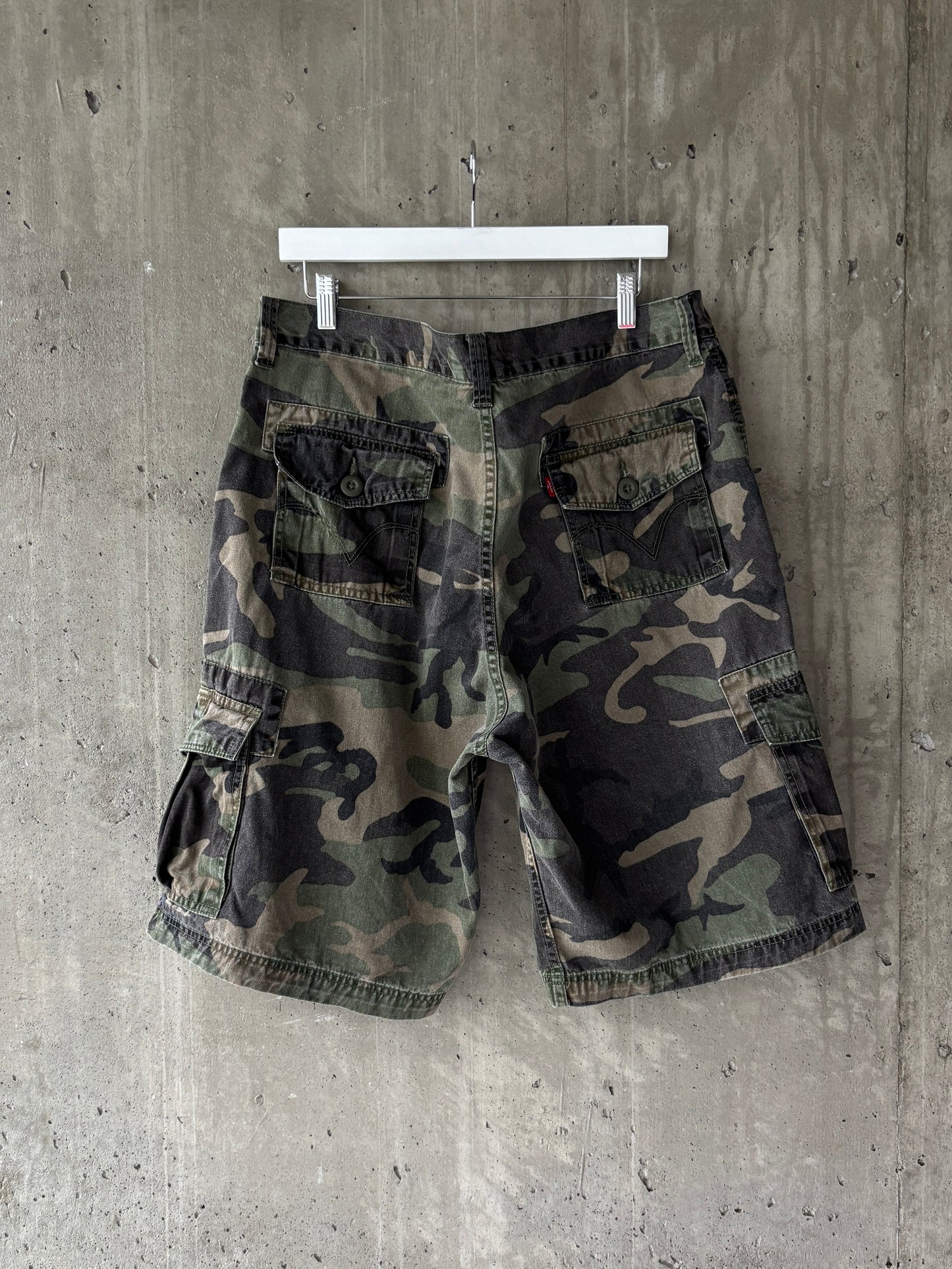 Levi's camo cargo shorts