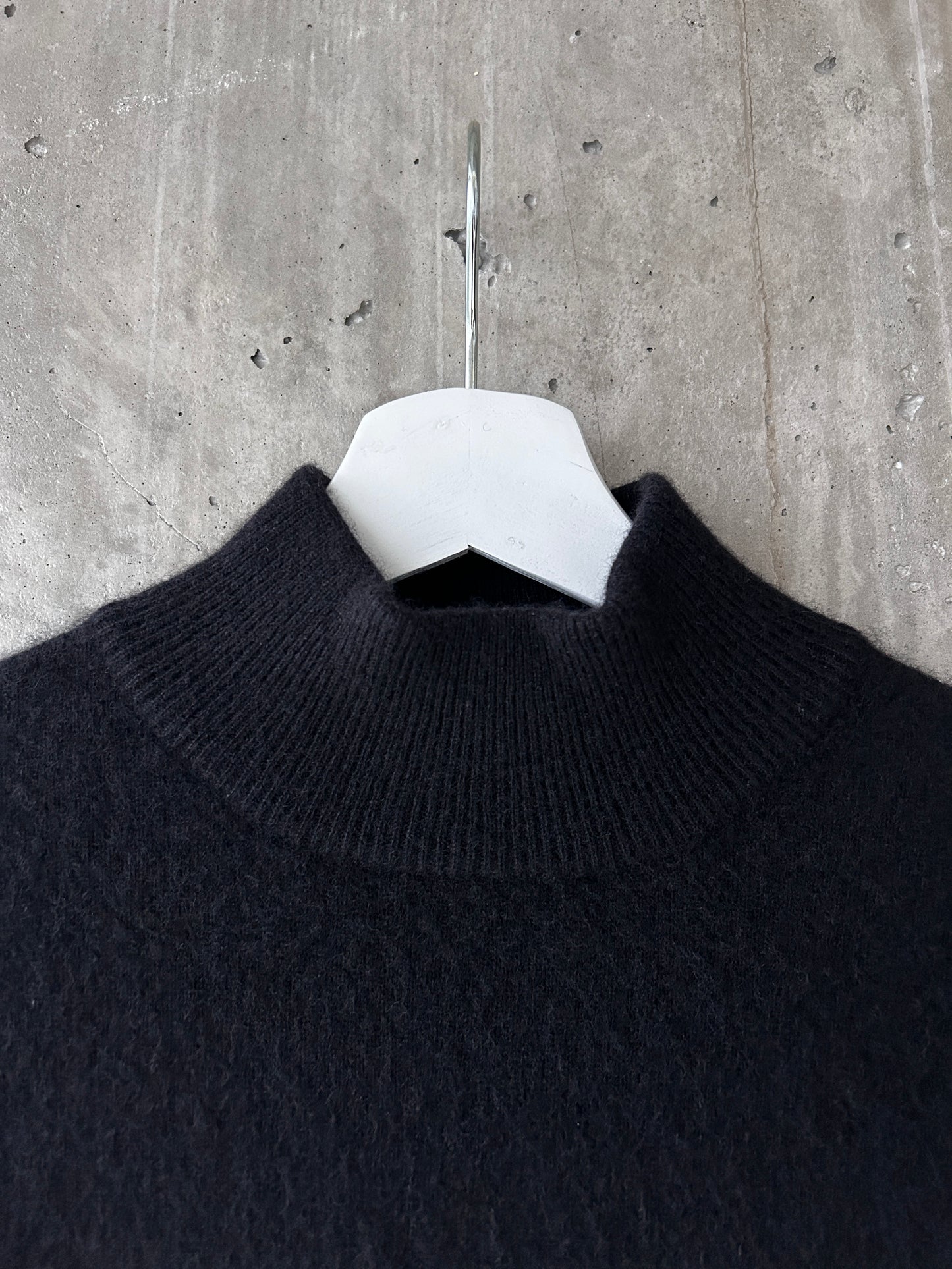 Della Spiga black cashmere knit mock neck sweater
