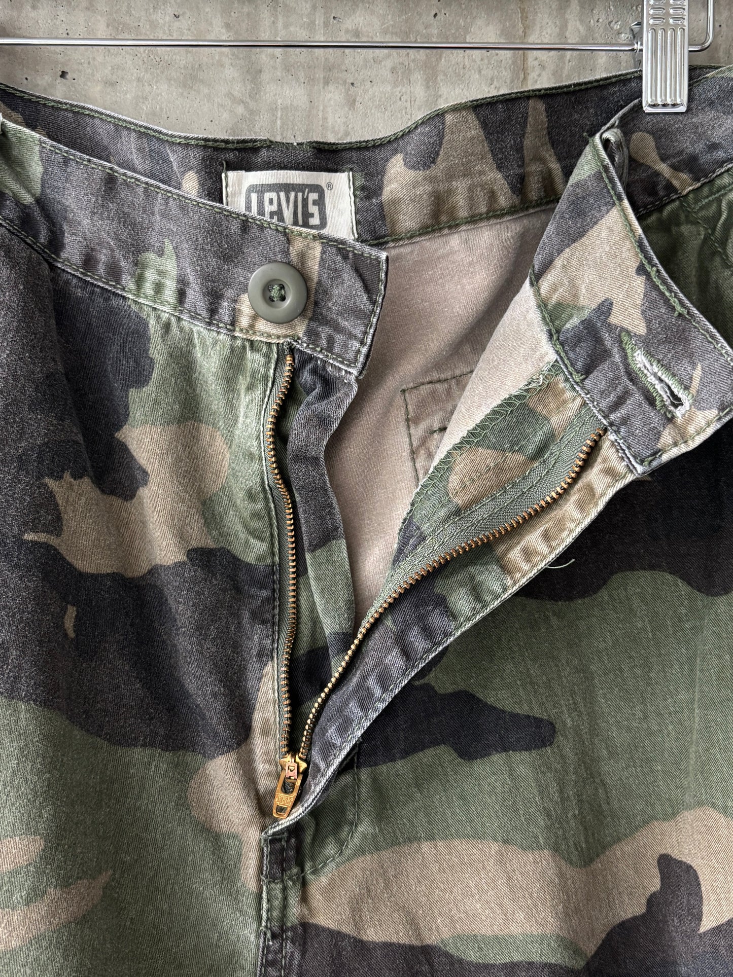 Levi's camo cargo shorts