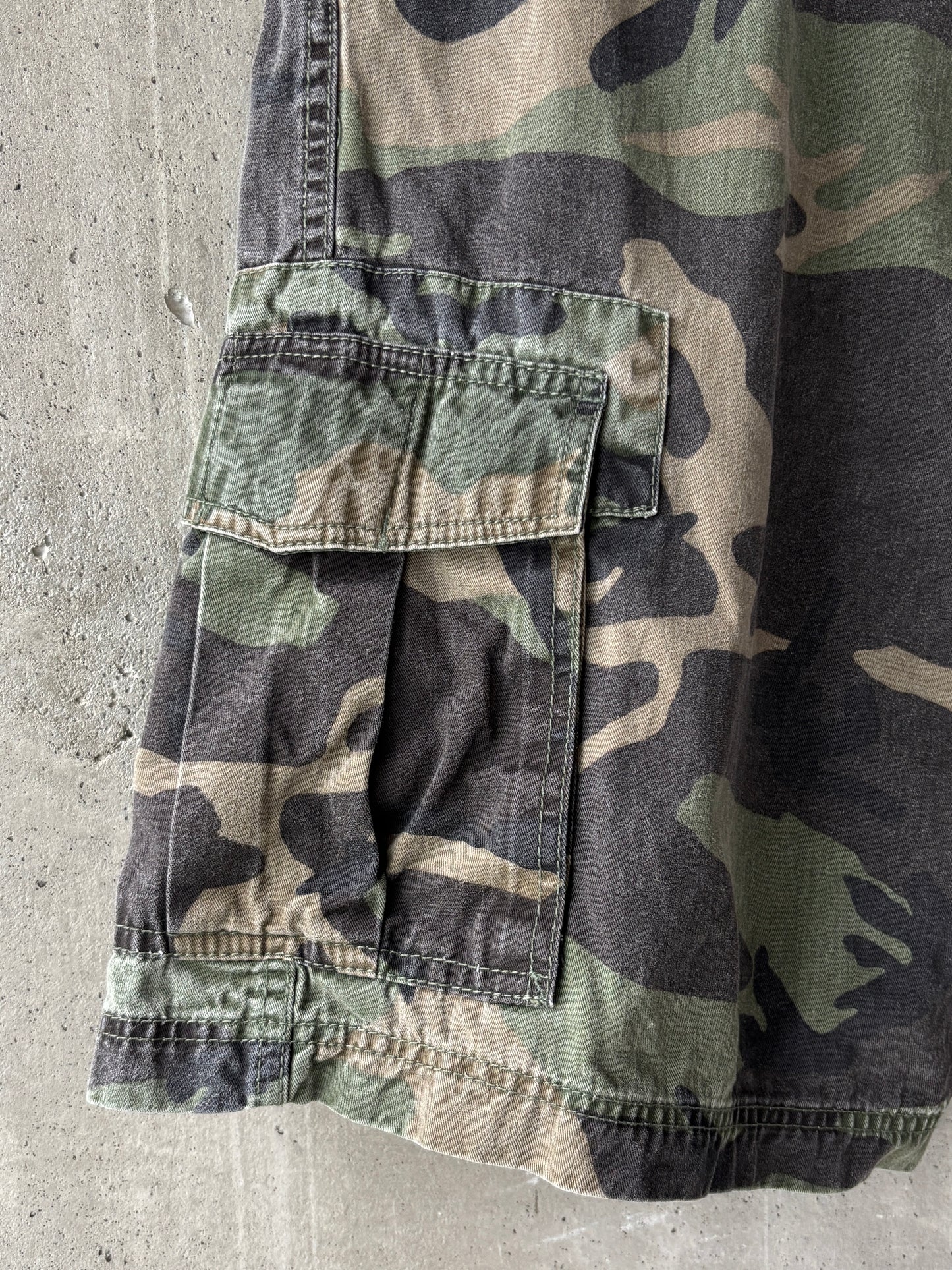 Levi's camo cargo shorts