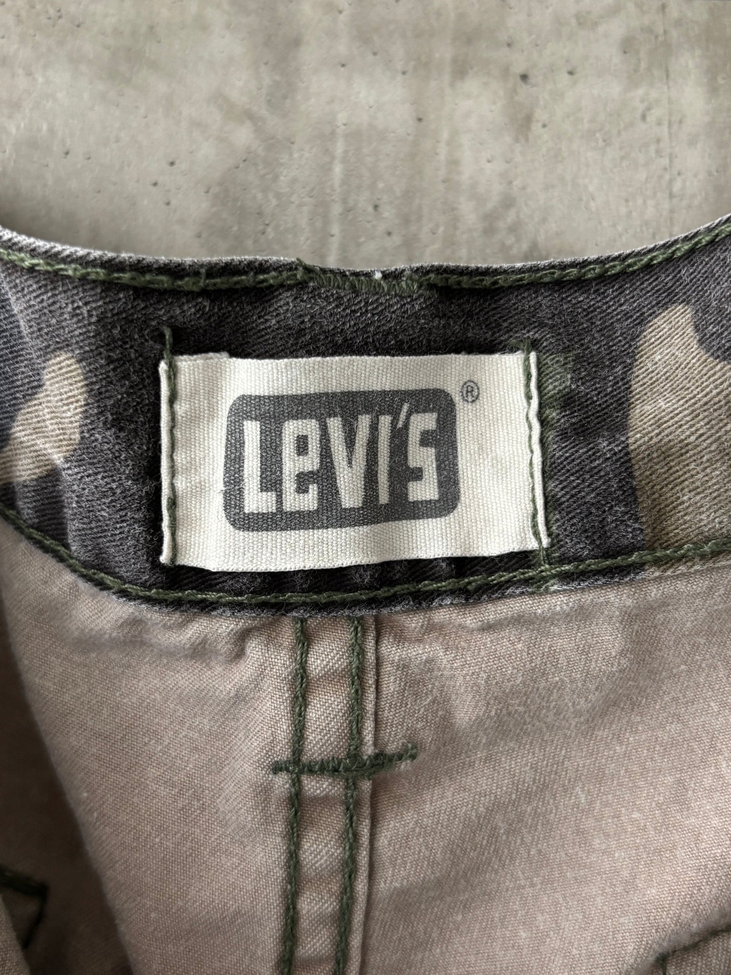 Levi's camo cargo shorts