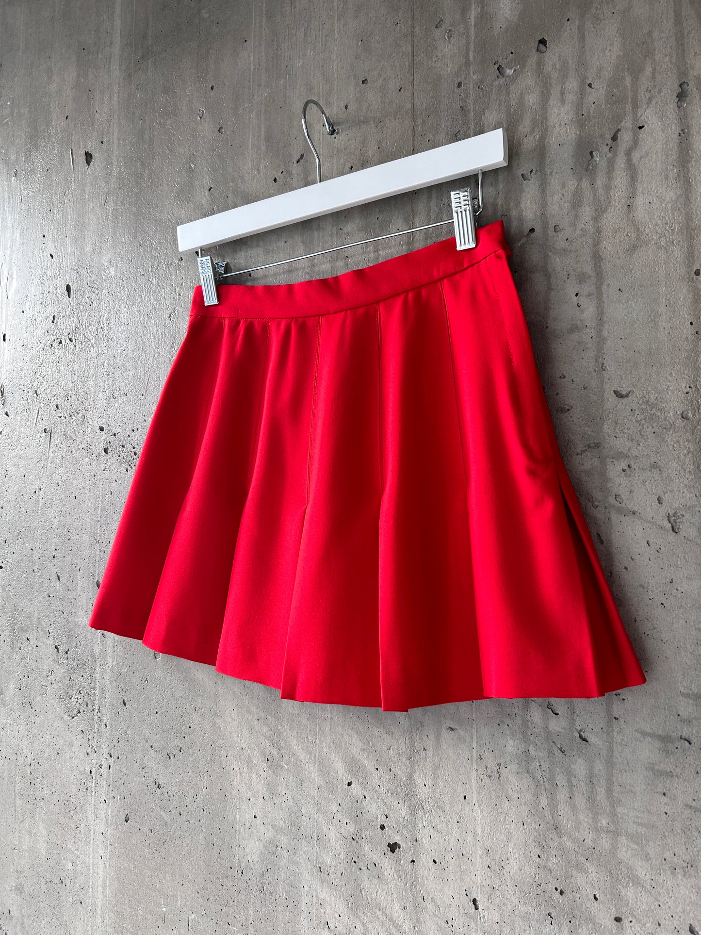 Quantum Sportswear red pleated mini skirt