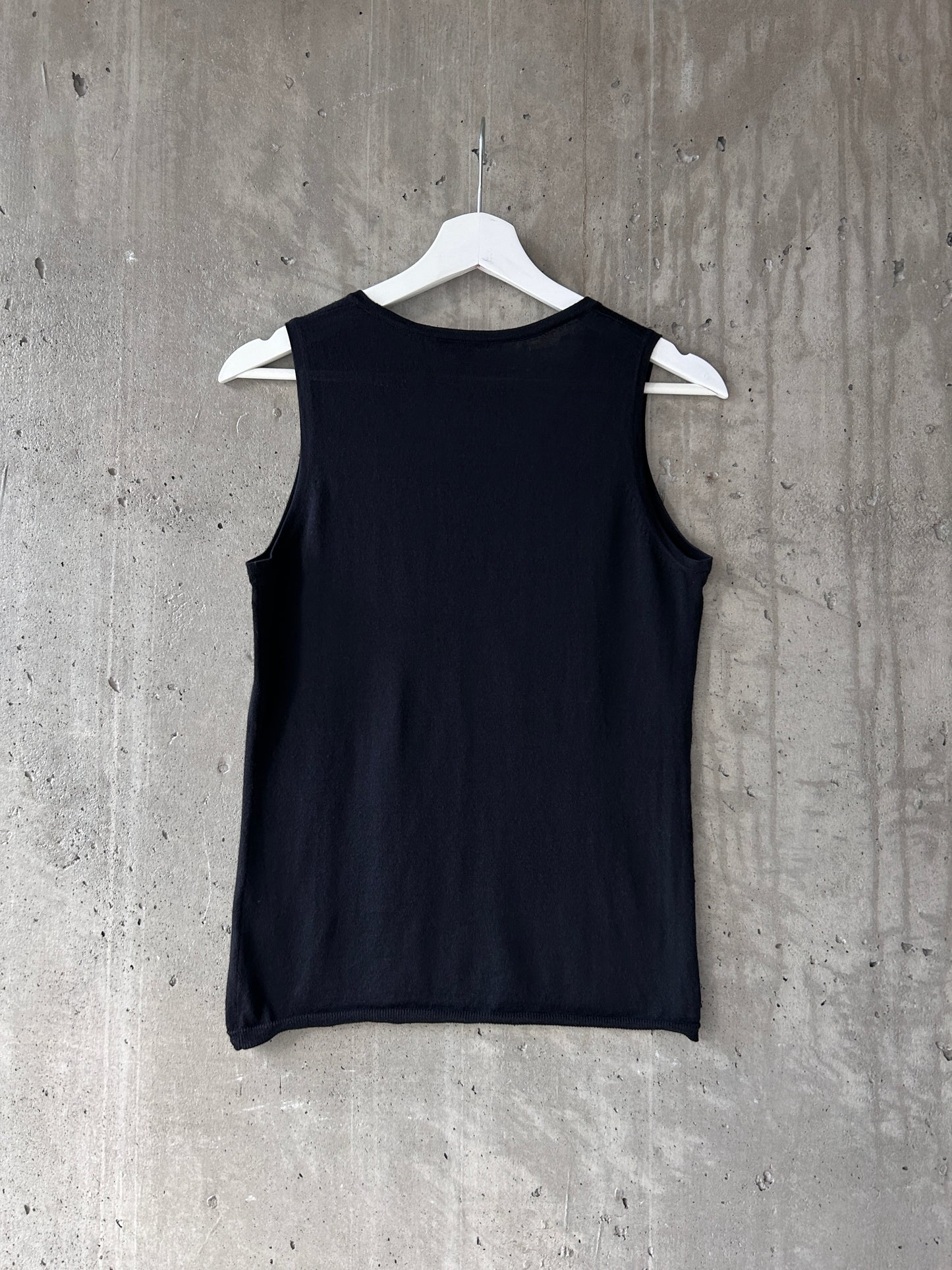 Aquascutum black wool-silk knit sleeveless top