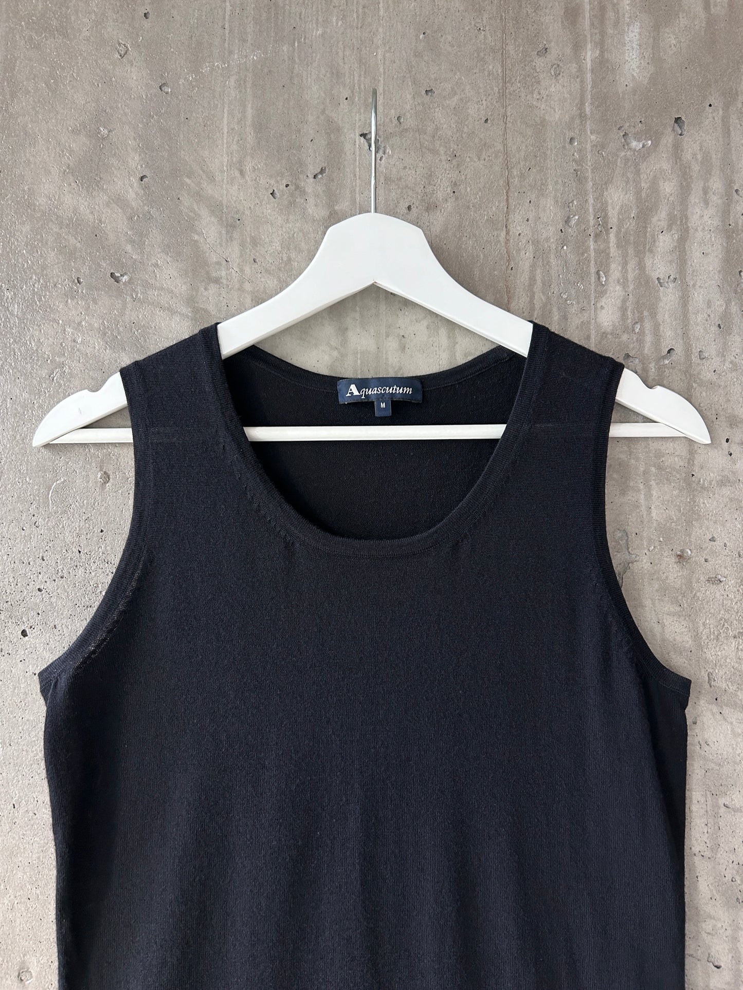 Aquascutum black wool-silk knit sleeveless top