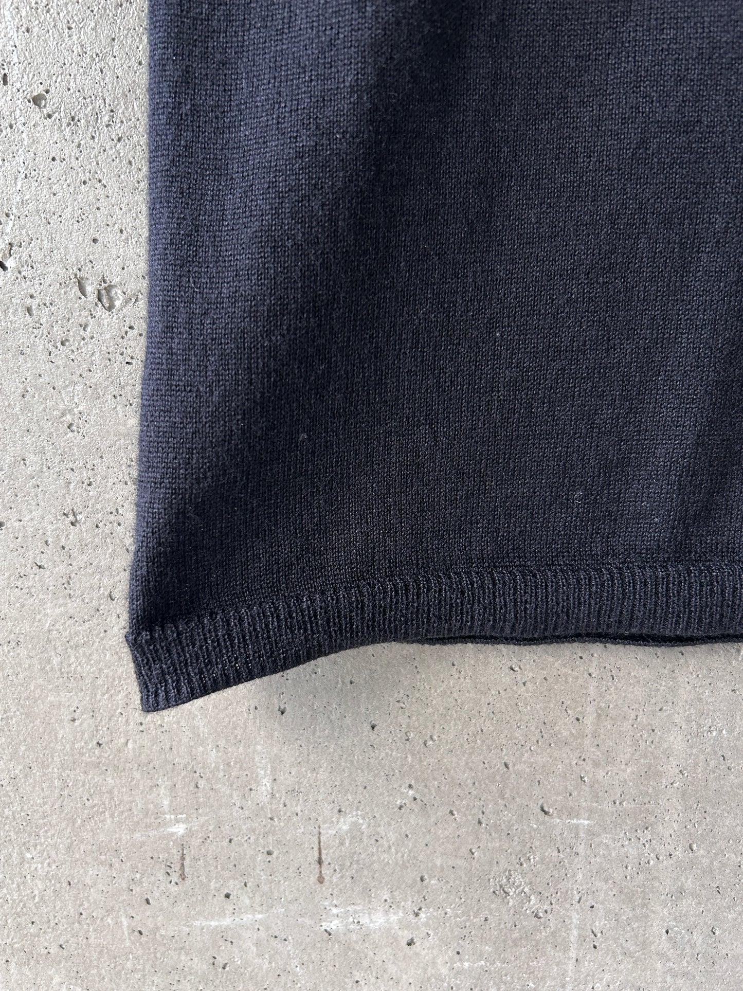 Aquascutum black wool-silk knit sleeveless top