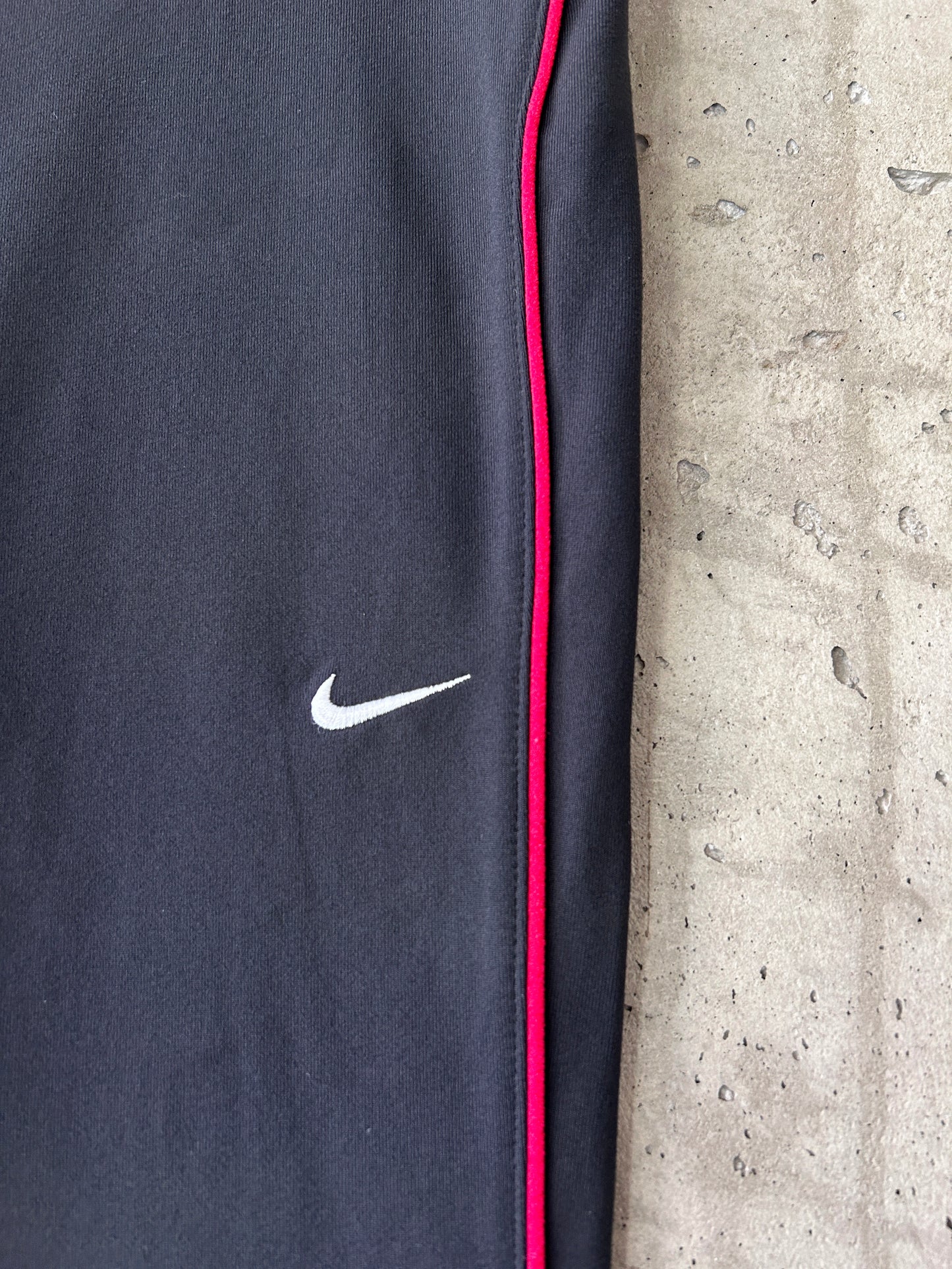 Nike black stretch nylon capri leggings with red piping