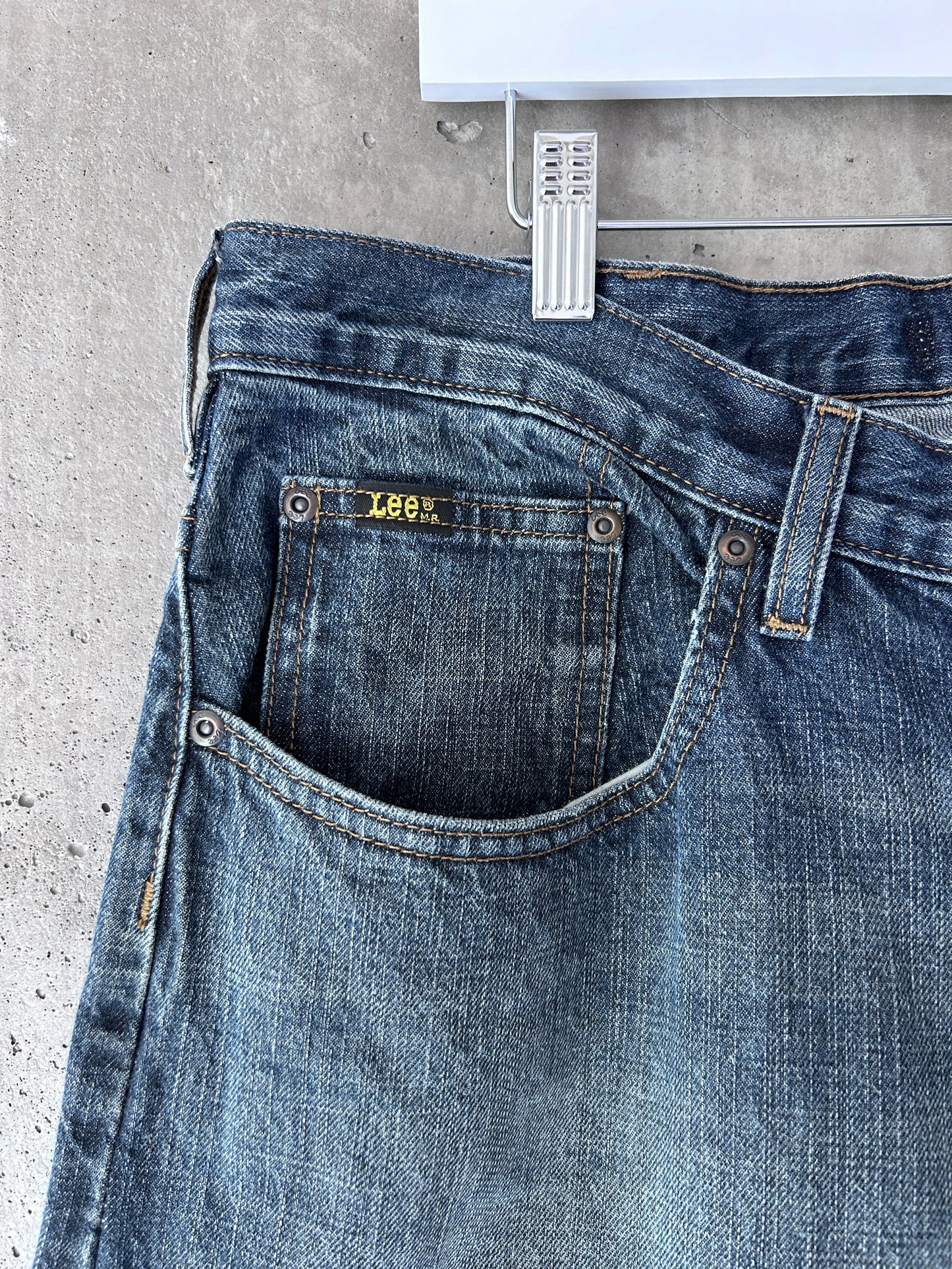 Lee blue mid-dark wash denim relaxed straight leg jeans