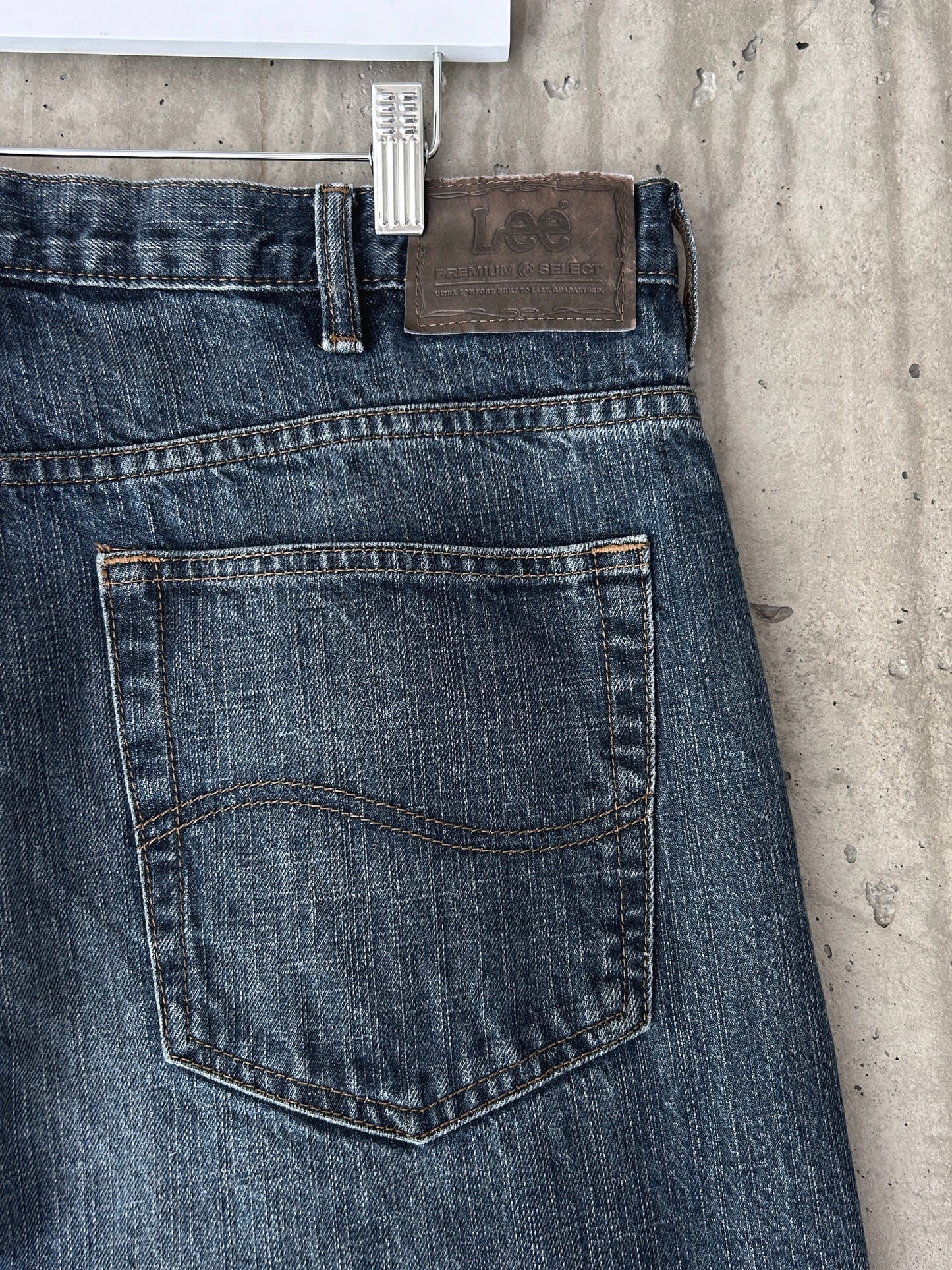 Lee blue mid-dark wash denim relaxed straight leg jeans