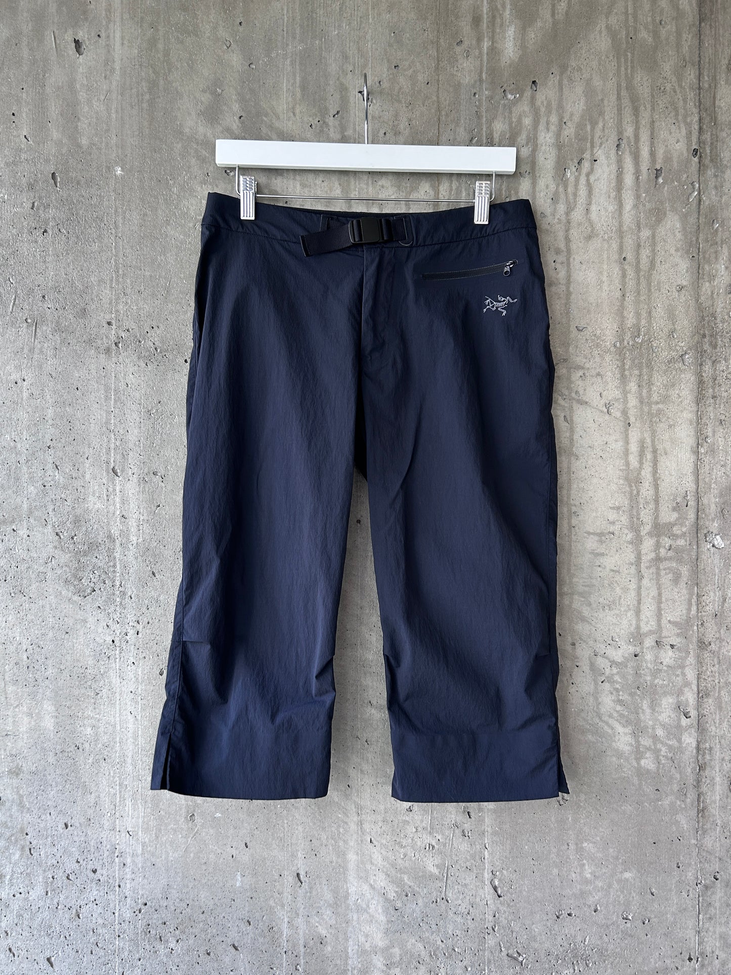 Arc'teryx blue-black nylon capri hiking pants