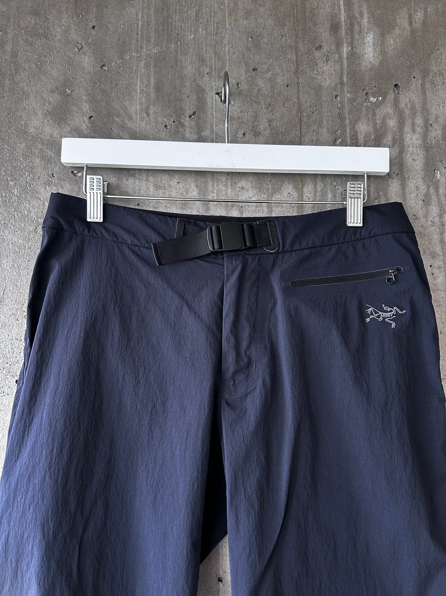 Arc'teryx blue-black nylon capri hiking pants