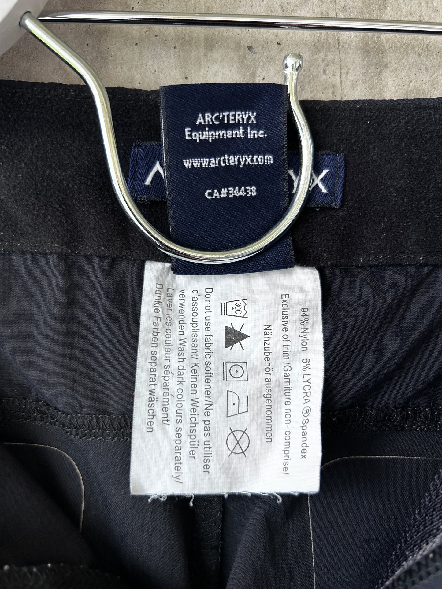 Arc'teryx blue-black nylon capri hiking pants