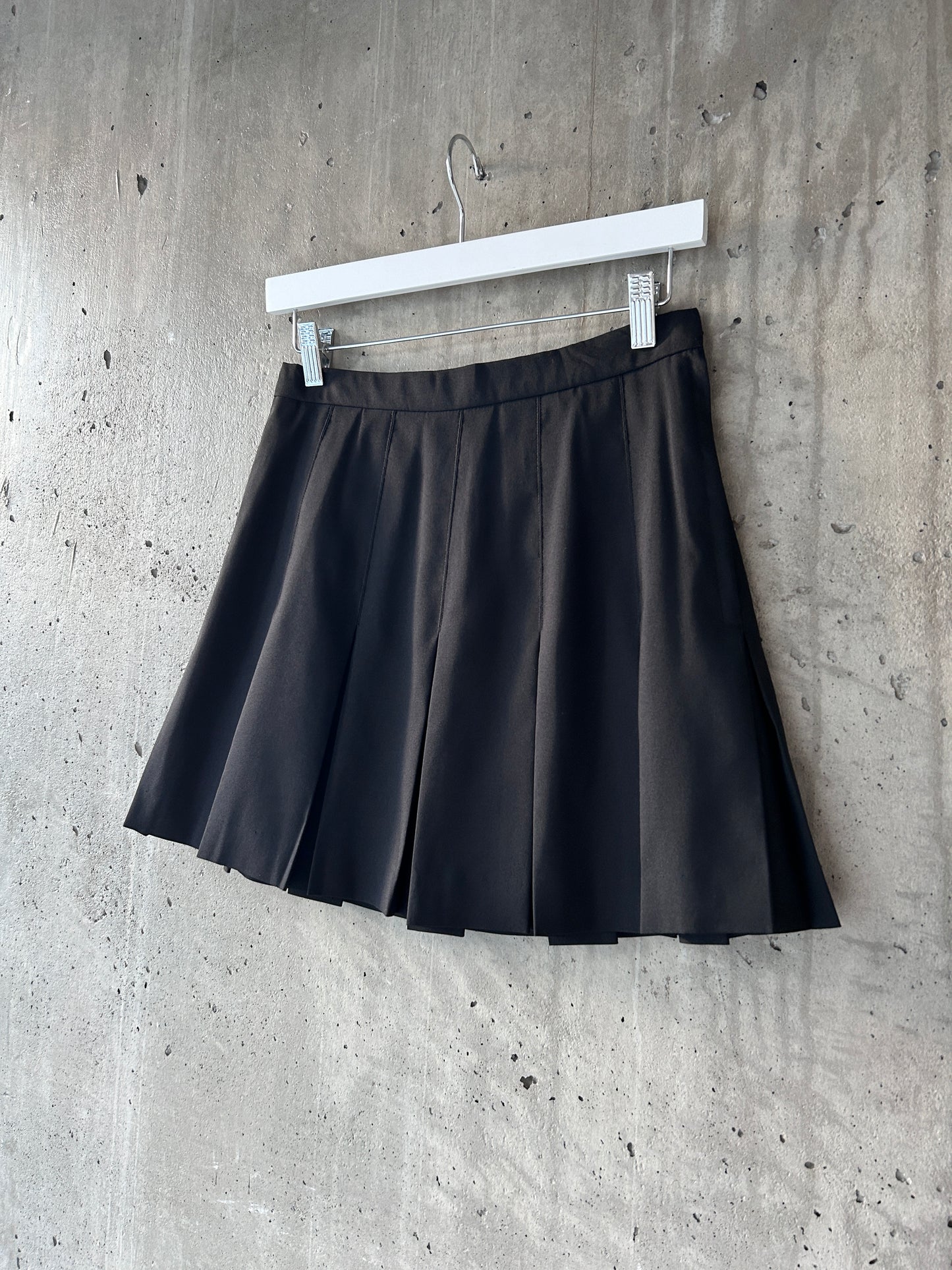 Quantum Sportswear black pleated mini skirt