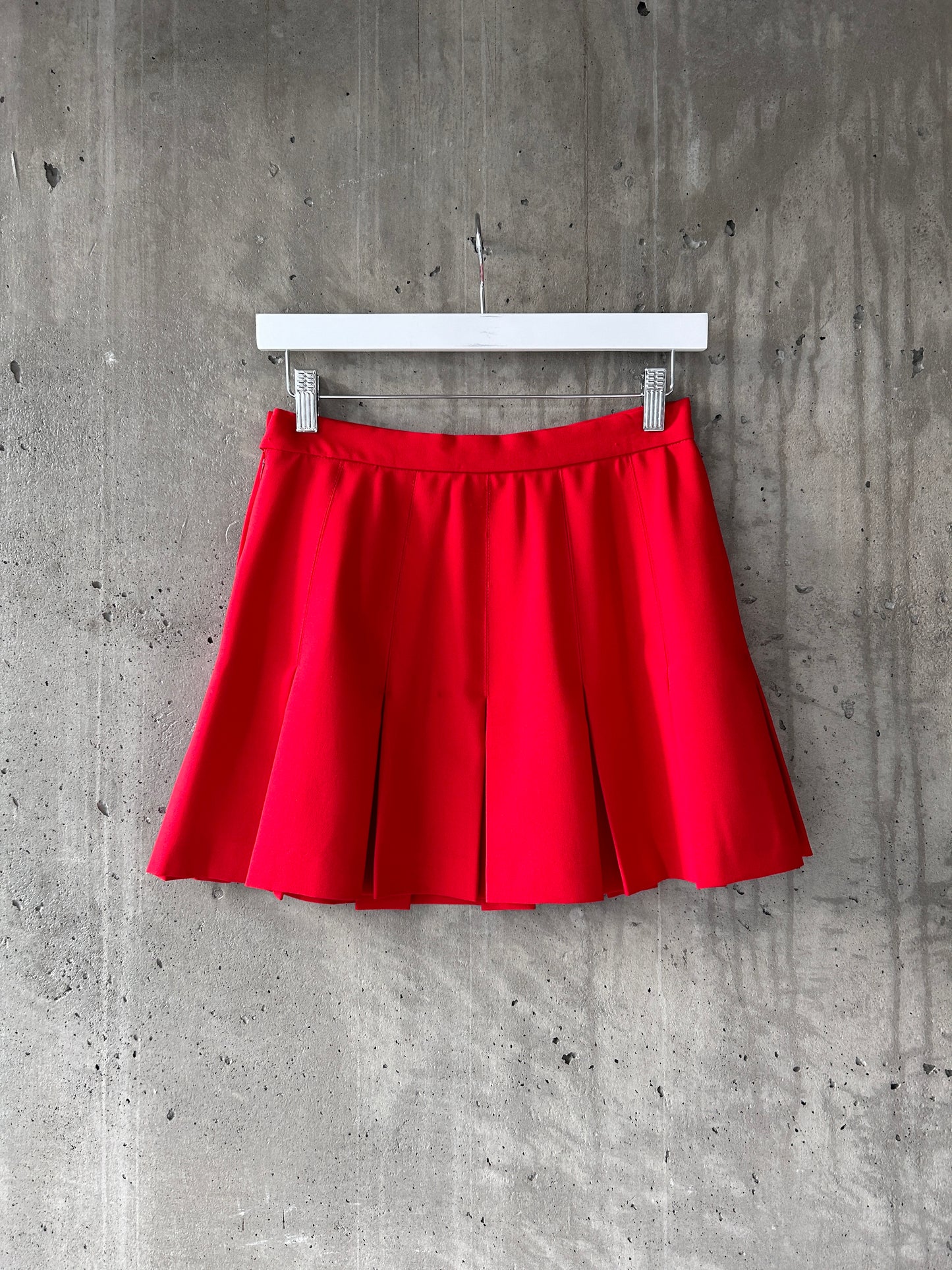 Quantum Sportswear red pleated mini skirt